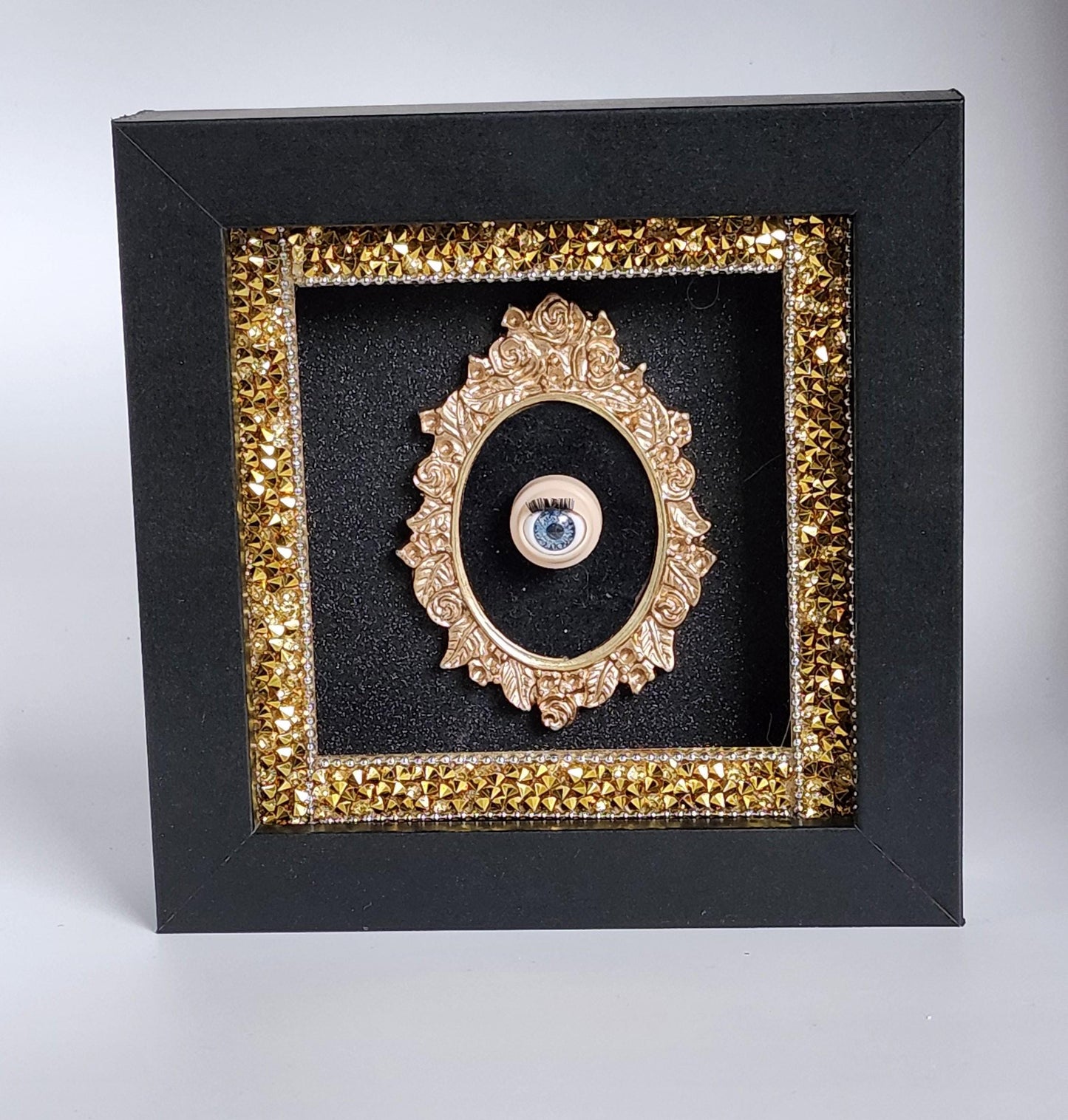 3D Box Framed blinking eye  Picture gold